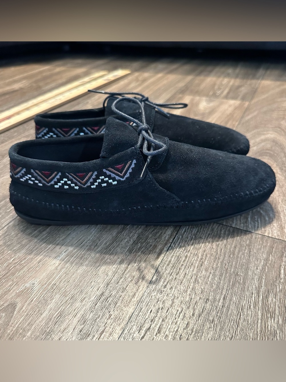 Minnetonka Mosaic Ankle Bootie Moccasin Black Suede Embroidered Size 10